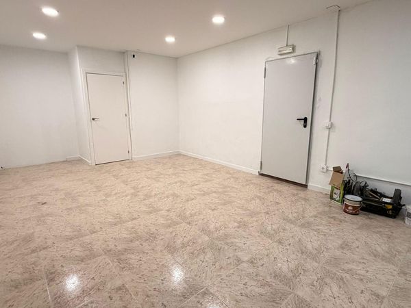 Local comercial en venta en La Torrassa, Hospitalet